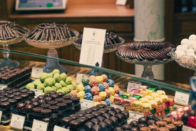 A Morning in Paris Food Tour: Croissants, Baguettes & Chocolate - Meeting at Galerie de Nemours, then straight into Palais Royal