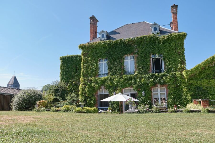 Aÿ-Champagne: Champagne House Tour and Tasting Class - Entering Le Clos Corbier in Mareuil-sur-Ay, right among the vines
