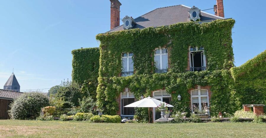 Aÿ-Champagne: Champagne House Tour and Tasting Class - The tasting class rhythm, quiz time, and olfactory training