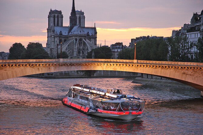 Bateaux Mouches Dinner Cruise on the Seine River in Paris - Dinner on board, what the menu feels like in real life
