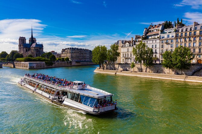 Bateaux Mouches Sightseeing Cruise in Paris with Champagne - Champagne and Comfort: Heated Inside, 360 Views Outside
