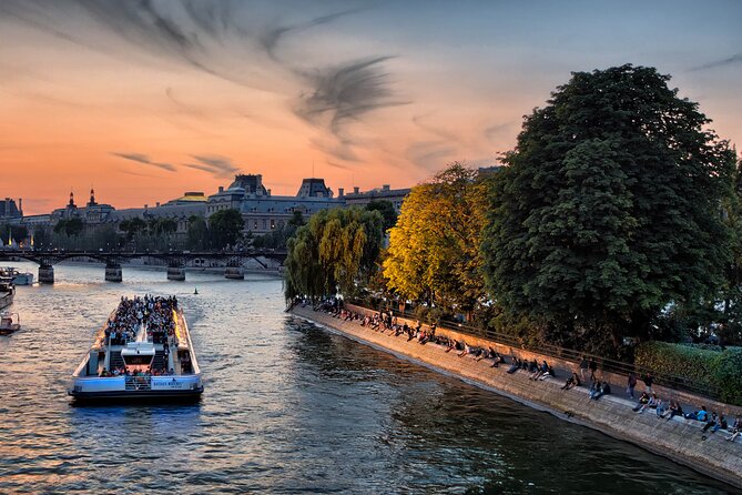 Bateaux Mouches Sightseeing Cruise in Paris with Champagne - Port de la Conférence and Finding Your Best Spot (No Reserved Seats)
