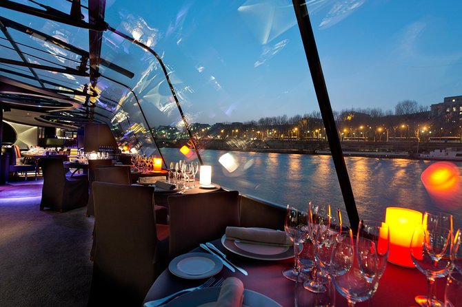 Bateaux Parisiens Seine River Gourmet Dinner & Sightseeing Cruise - Dinner With a Singer: The On-Board Vibe