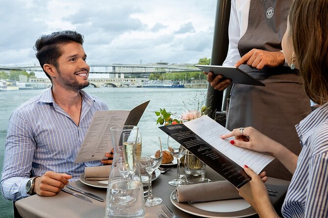 Bateaux Parisiens Seine River Gourmet Lunch & Sightseeing Cruise - Getting to Port de la Bourdonnais Without Making It Complicated