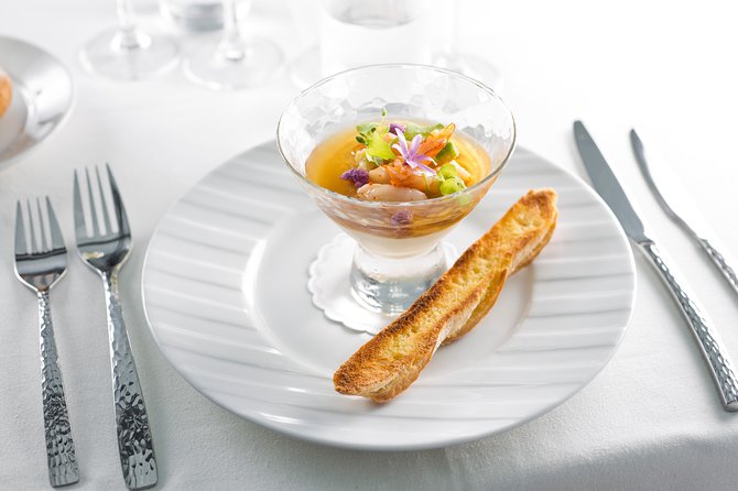 Bateaux Parisiens Seine River Gourmet Lunch & Sightseeing Cruise - The À La Carte 3-Course Lunch, Wine Choices, and Vegetarian Options