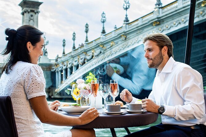 Bateaux Parisiens Seine River Gourmet Lunch & Sightseeing Cruise - Bridges and Photo Moments: Alexandre III, Pont Neuf, and Pont Marie