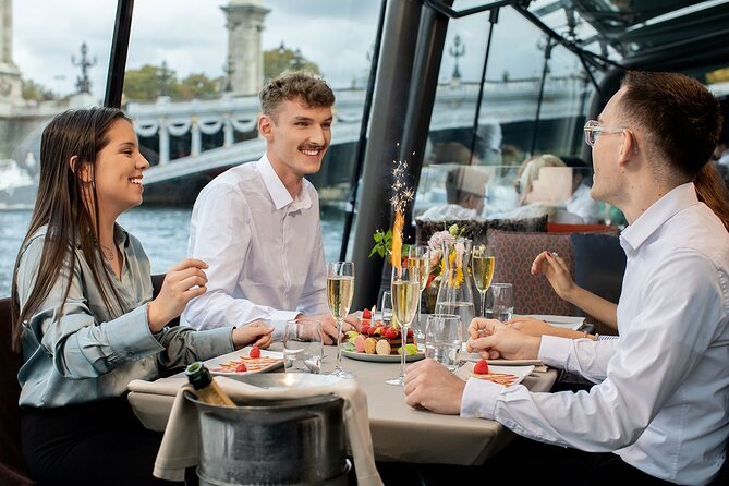 Bateaux Parisiens Seine River Gourmet Lunch & Sightseeing Cruise - Champagne Welcome, Live Music, and the Pace of the Service