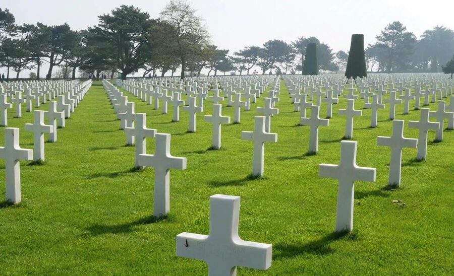 Bayeux: Normandy D-Day Landing Beaches Full-Day Guided Tour - Meeting at Place de Québec, then settling into van-time flow