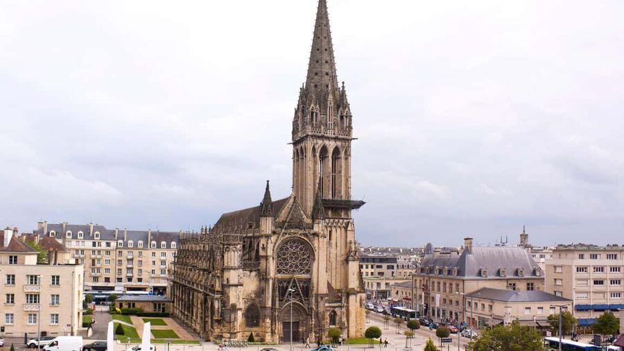 Best of Caen: Private Walking Tour with a Local - Place Saint-Sauveur: starting in a practical spot
