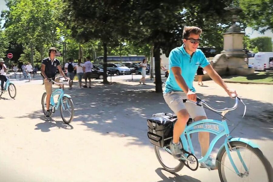Best of Paris Bike Tour - Notre-Dame to the Louvre Courtyard: Big Views, Short Stops, Smart Orientation