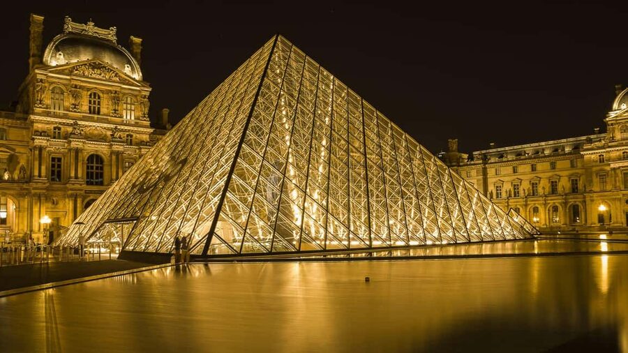 Best of Paris: Private Walking Tour with Local - Should you book Best of Paris with a Local from Humrahe?