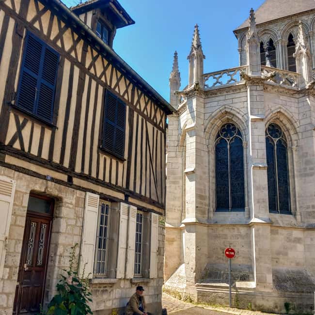 Bike tour from Vernon to Giverny with local guide - Vernon medieval center first, so Giverny lands with context