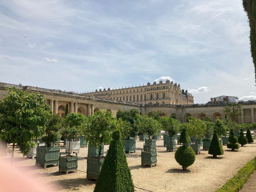 Chateau de Fontainebleau & Chateau de Versailles - Fontainebleau Lunch Break, Choose Local Specialities Without the Headache