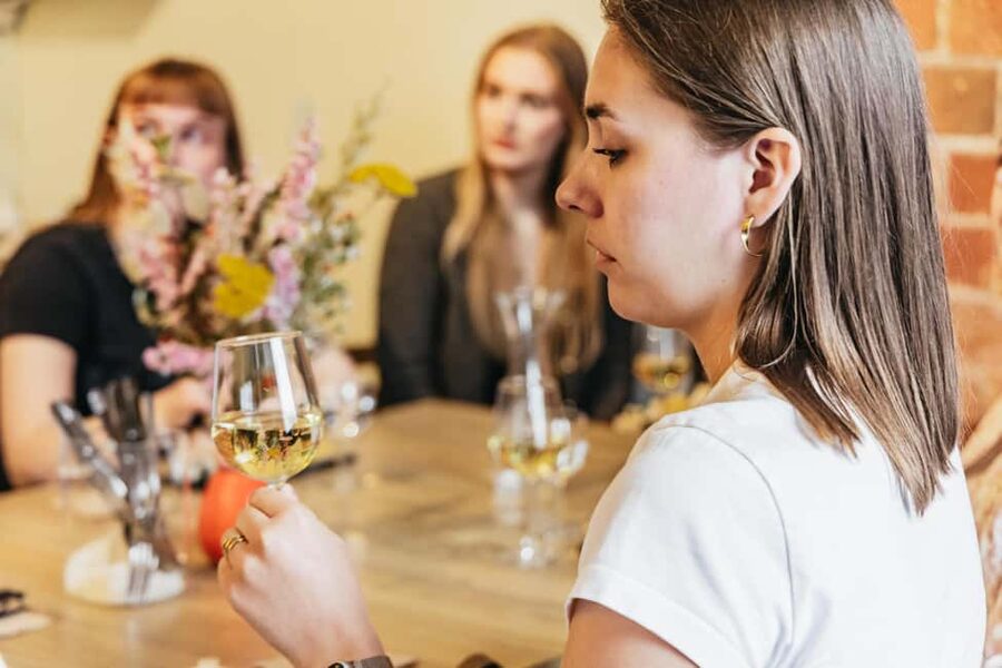Cheese & Wine Tasting in Montmartre with Local Cheesemonger - Should You Book This Montmartre Cheese and Wine Tasting?