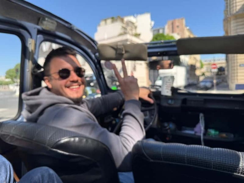 Classic Citroën 2CV tour of Paris, 1 hour - Arc de Triomphe, Champs-Élysées, and the Grand Palais sightline game