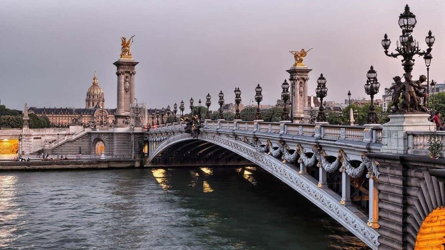 Classical and Monumental Paris Tour along the Seine River - Place de la Concorde to the National Assembly: the heavy part of the postcard