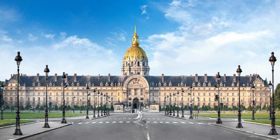Classical and Monumental Paris Tour along the Seine River - Meet at the obelisk with a purple umbrella, then get your bearings fast
