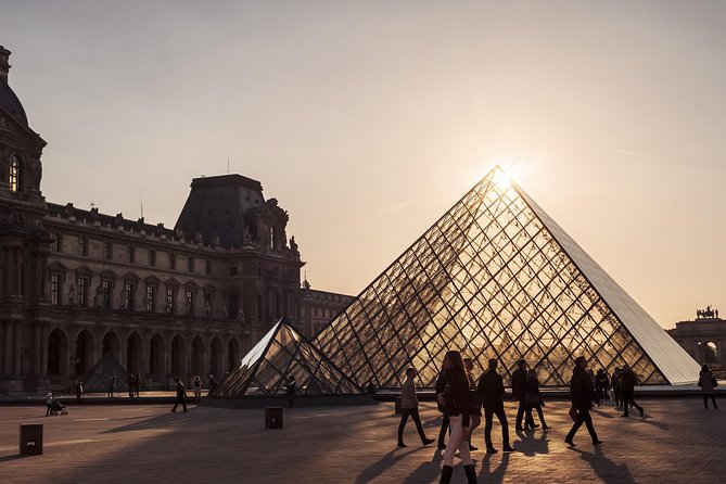 Closing Time at the Louvre: The Mona Lisa at her Most Peaceful - Arc de Triomphe du Carrousel to Place des Pyramides: Get Your Bearings Fast