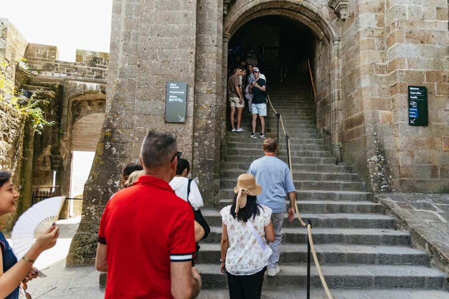 Day Trip to Mont-Saint-Michel from Paris - Where food and shopping fit into the rhythm