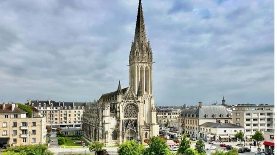 Discover Caen like never before: guided tours of history and secrets! - Château de Caen: military history and a viewpoint worth bundling up for