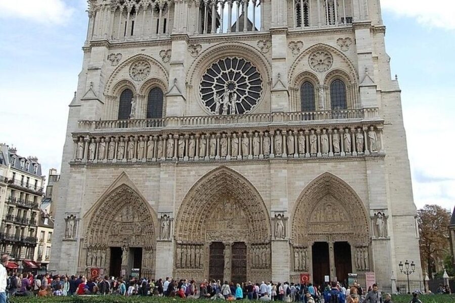 Discovering Le Marais: Guided Walking Tour of Paris - Centre Pompidou, big art landmark without losing the neighborhood thread