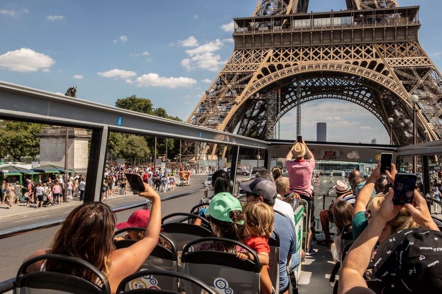 Disneyland Paris: Bus Sightseeing Tour in Paris - Breaks, Photos, and Shopping Time: Where This Tour Can Feel Like a Real Day