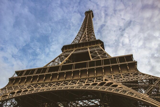 Eiffel Tower Access to 2nd Floor & Summit with Host by Lift - Host Assistance, Not a Full Guided Tour