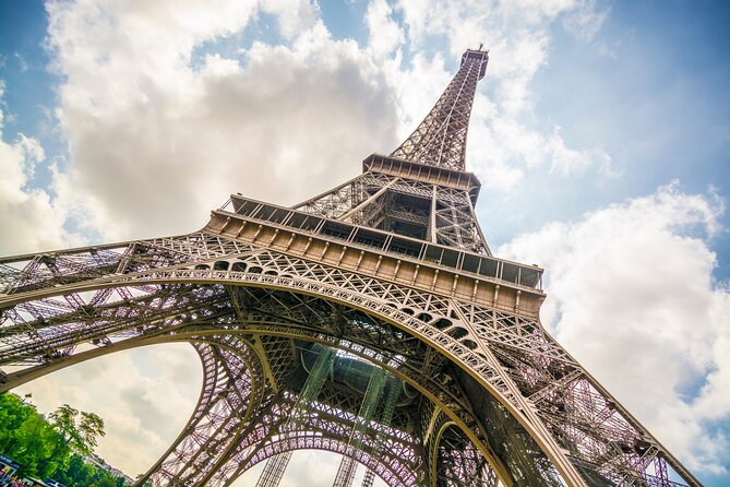 Eiffel Tower Reserved Access Summit or 2nd Floor Guided by Lift - Guide Styles: Real Differences You Can Feel on This Tour