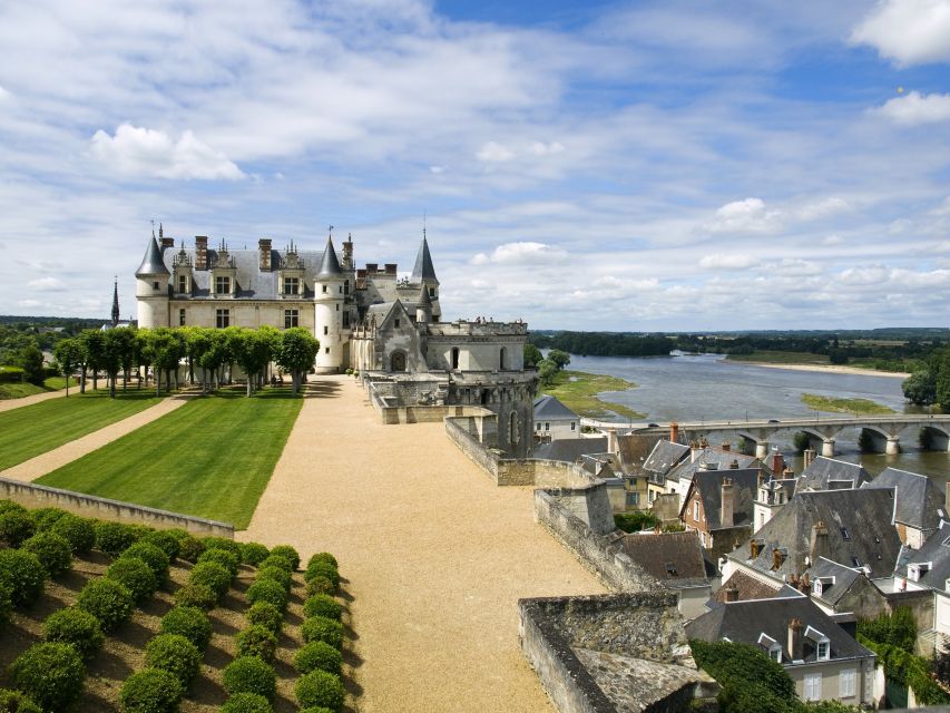 Exclusive Wine Day Trip Loire Valley from Paris - Riding the Highway Back to Royal Power at Chambord