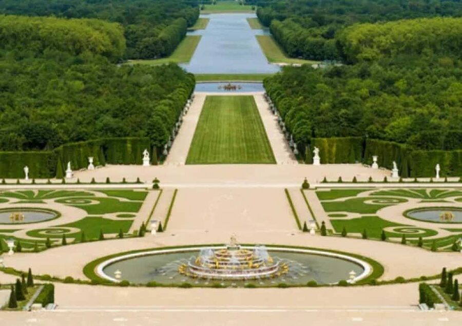Excursion from Paris to Versailles Palace by Tootbus - Meeting point and timing: where to stand and when to arrive