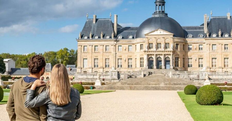 Fontainebleau & Vaux-le-Vicomte Châteaux Day Tour from Paris - Fontainebleau: UNESCO status, seven centuries of royal use, and iconic stair drama