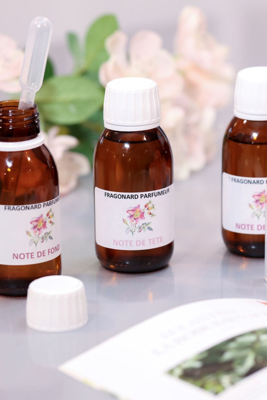 Fragonard Paris: Mini Perfume Workshop - The olfactory pyramid lesson, why it makes blending easier