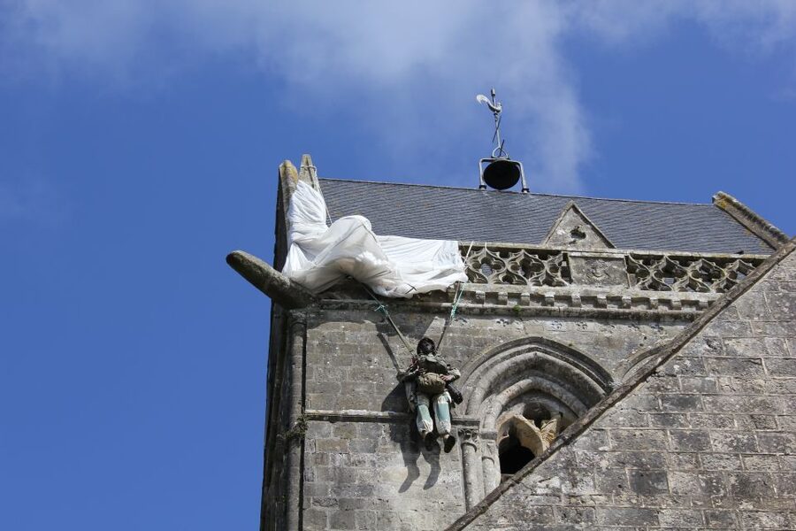 From Bayeux: American D-Day Sites in Normandy Full-Day Tour - Omaha Beach: the hardest stop, with only 30 minutes