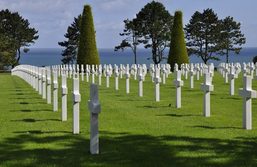 From Bayeux: American D-Day Sites in Normandy Full-Day Tour - Where time really goes: pace, lunch, and shoes