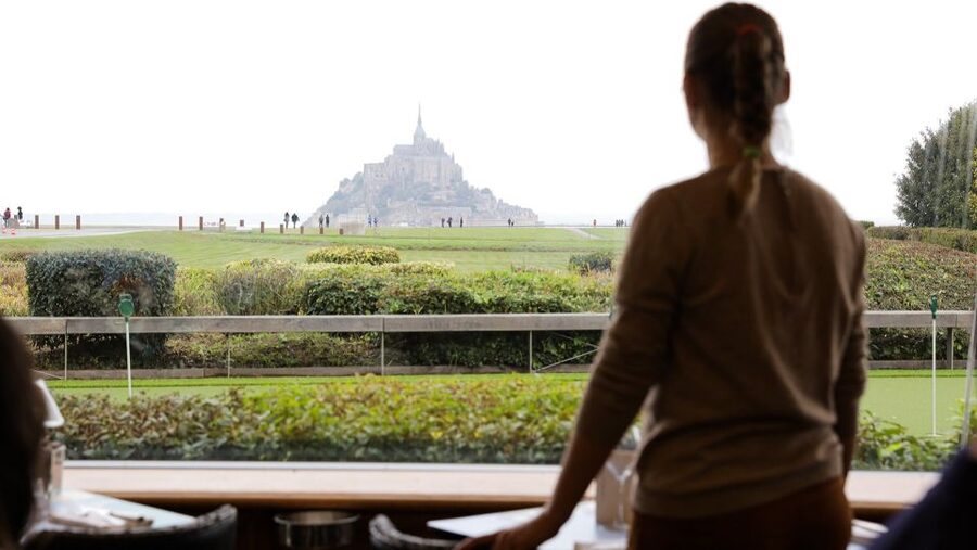 From Paris: 2-Day Normandy & Brittany Tour - Guide Style, Two Languages, and the Best Way to Listen