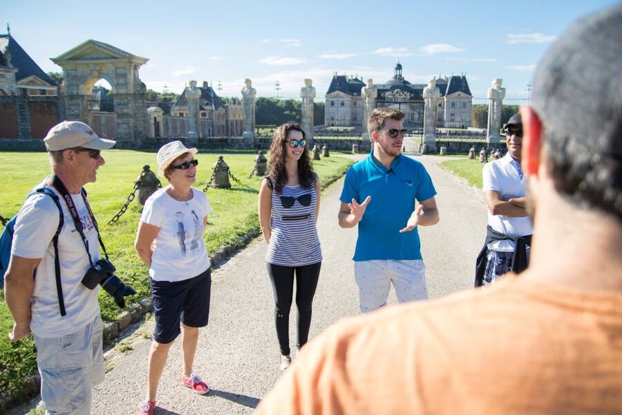 From Paris: Chateau de Fontainebleau & Vaux-Le-Vicomte Tour - Vaux-le-Vicomte: the garden first, then the palace