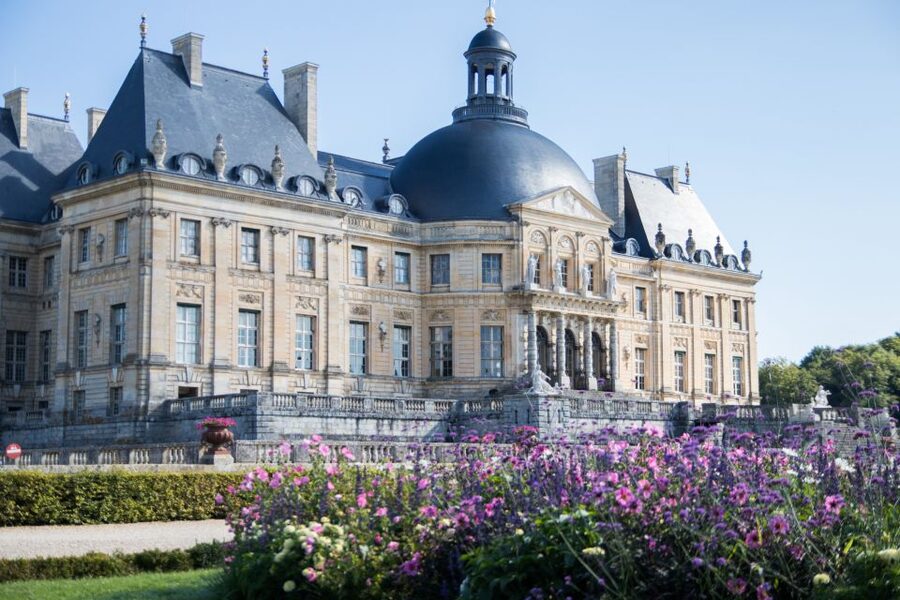 From Paris: Chateau de Fontainebleau & Vaux-Le-Vicomte Tour - Lunch in Fontainebleau: a short break you’ll appreciate