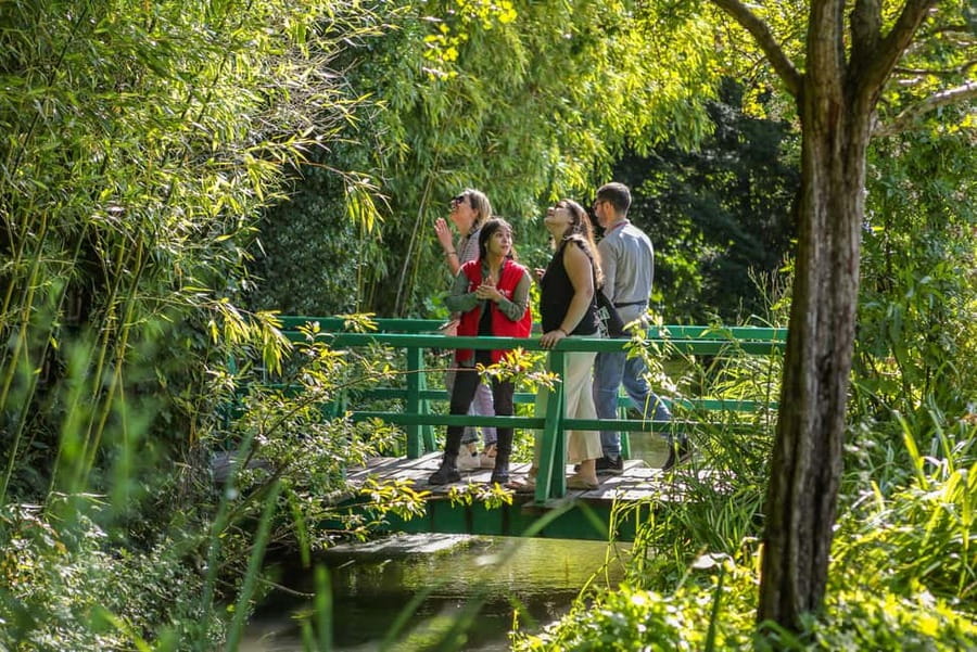 From Paris: Day Trip to Giverny & Versailles with Lunch - One Day, Two Icons: How the Giverny and Versailles Plan Works