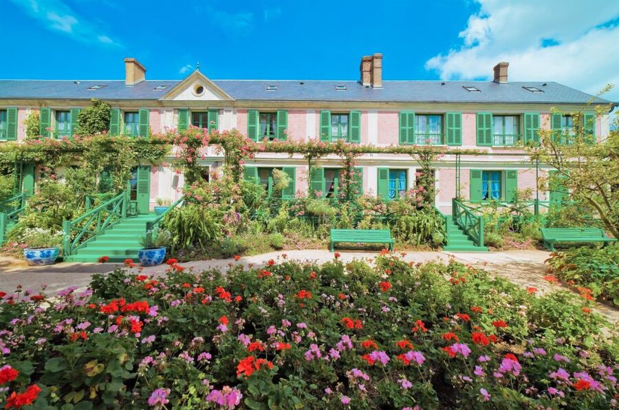 From Paris: Day Trip to Giverny & Versailles with Lunch - Audio Guide vs Live Commentary: Choosing What Works Best for You
