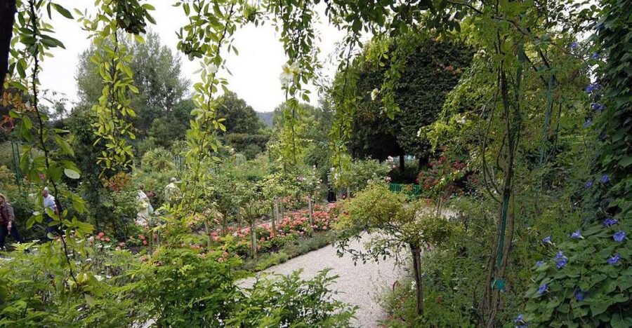 From Paris: Giverny and Monet's Home Day Trip - The Drive North From Paris: A Scenic Escape With Practical Comfort