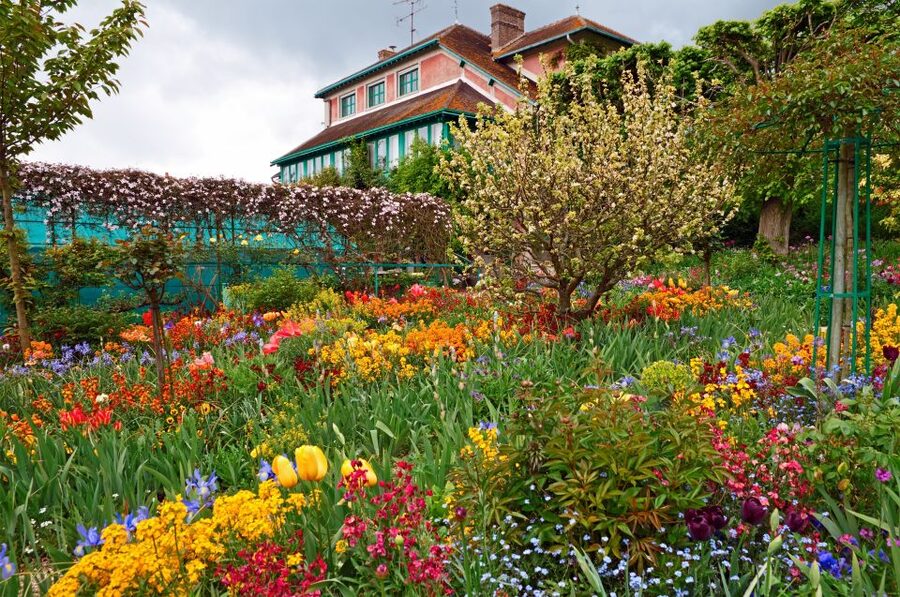 From Paris: Giverny and Versailles Palace Guided Day Trip - Versailles Palace Skip-The-Line: The Rooms That Changed the Game