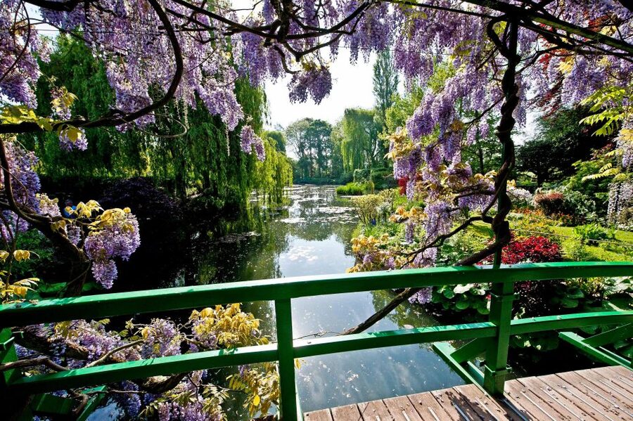 From Paris: Giverny and Versailles Private Full-Day Trip - Giverny Arrival: Claude Monet’s Home and Gardens