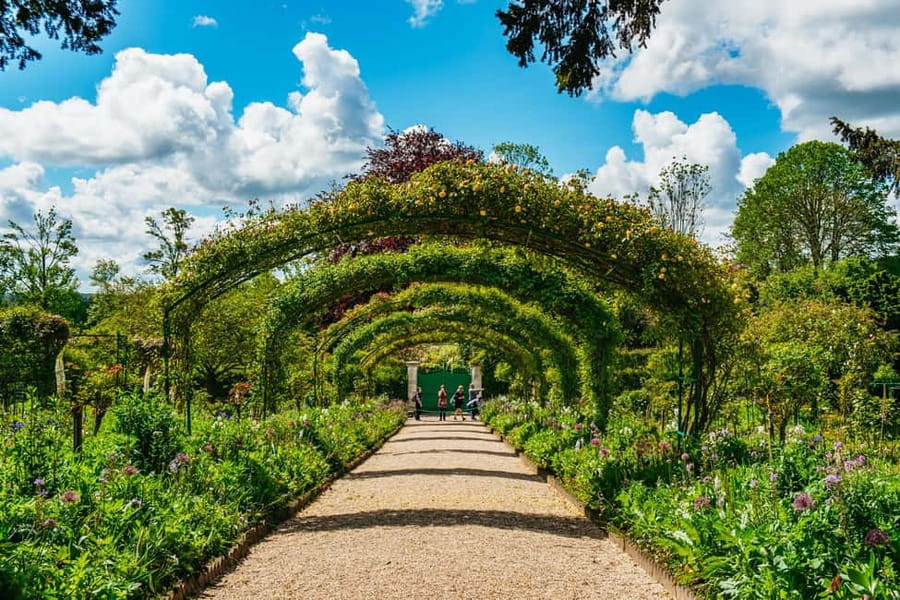 From Paris: Giverny, Monet’s House, & Gardens Half-Day Trip - Versailles upgrade: when it’s worth the extra day length