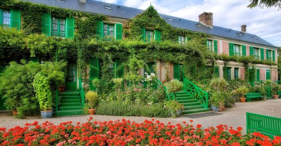 From Paris: Giverny & Monet’s House Skip-the-Line Tour - Inside Monet’s house: Where the art world meets his daily life