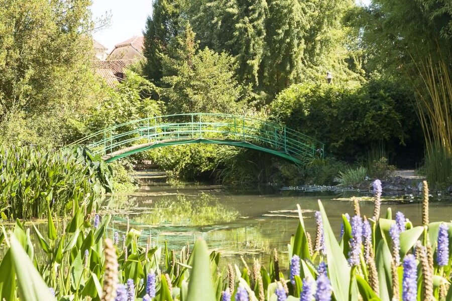 From Paris: Guided Day Trip to Monet's Garden in Giverny - Monet’s Flower Garden: More Than 100 Types of Flowers