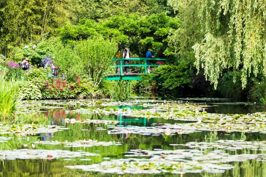 From Paris: Guided Day Trip to Monet's Garden in Giverny - Claude Monet’s Tomb: A Quiet Ending That Changes the Mood