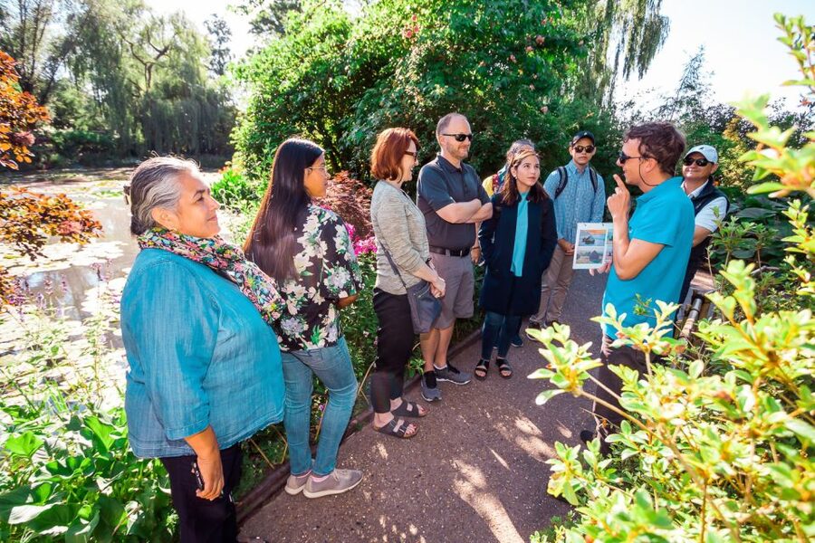 From Paris: Guided Day Trip to Monet's Garden in Giverny - Getting from Paris to Giverny in a Comfortable Minibus