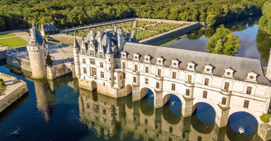 From Paris: Loire Valley Castles Day Trip With Wine Tasting - Château de Chenonceau Plus Wine Tasting: The Ladies’ Castle Moment