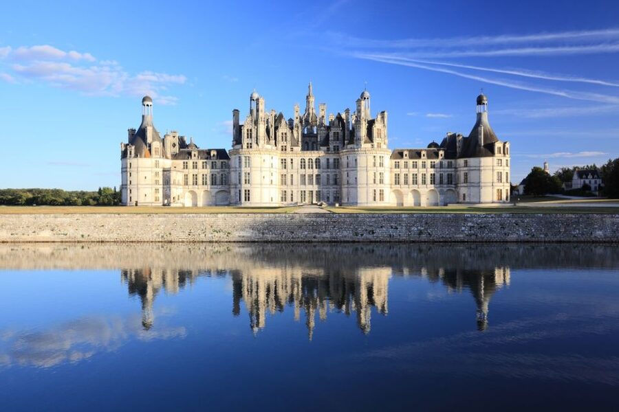 From Paris: Loire Valley Castles Tour with Hotel Transfers - Leaving Paris for the Loire, without losing the whole day to logistics
