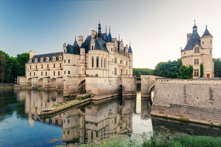 From Paris: Loire Valley Castles Tour with Hotel Transfers - Timing, walking, and why this day can feel long